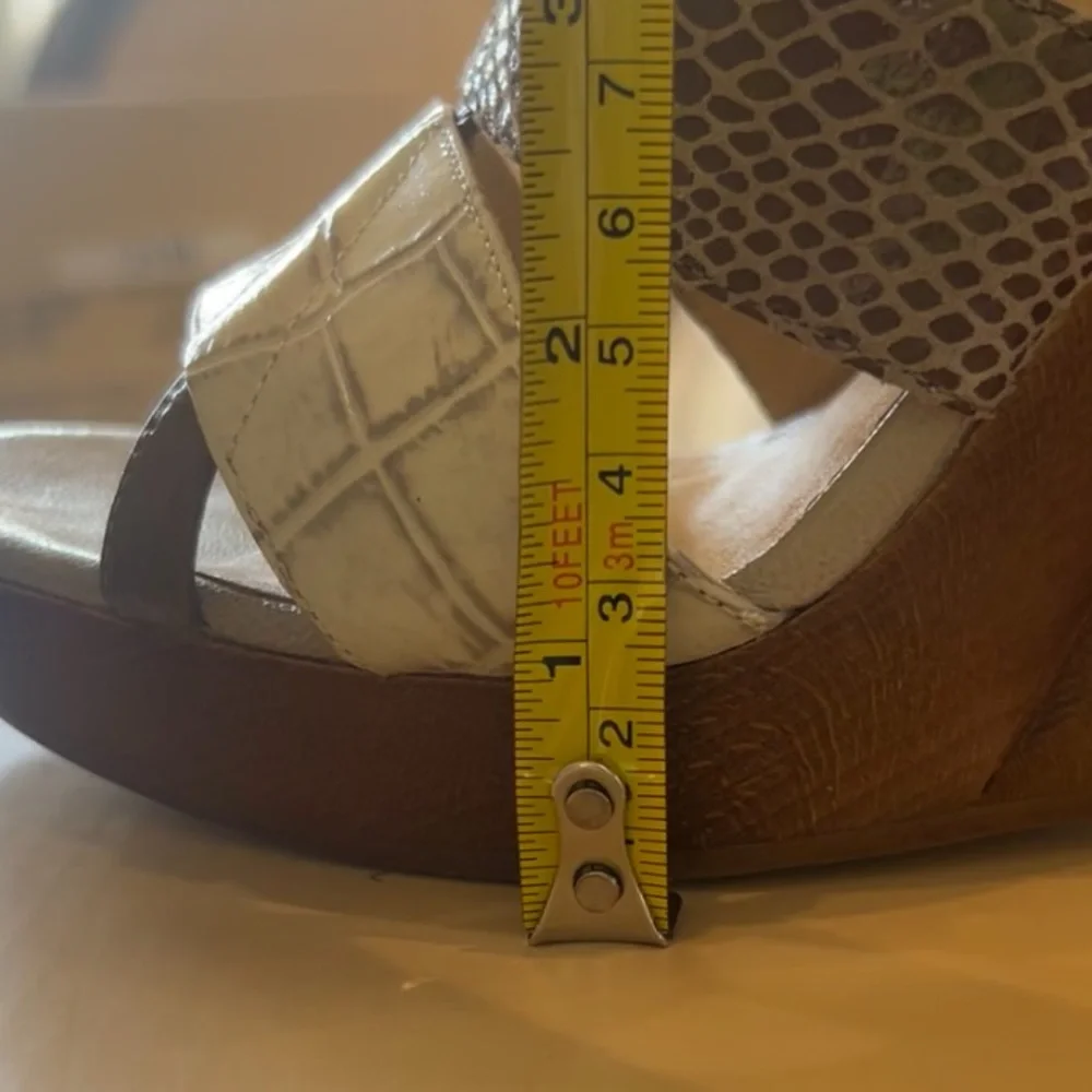 MICHAEL Michael Kors Wedge Sandals Embossed Leather Combo Size 81/2 Animal Print